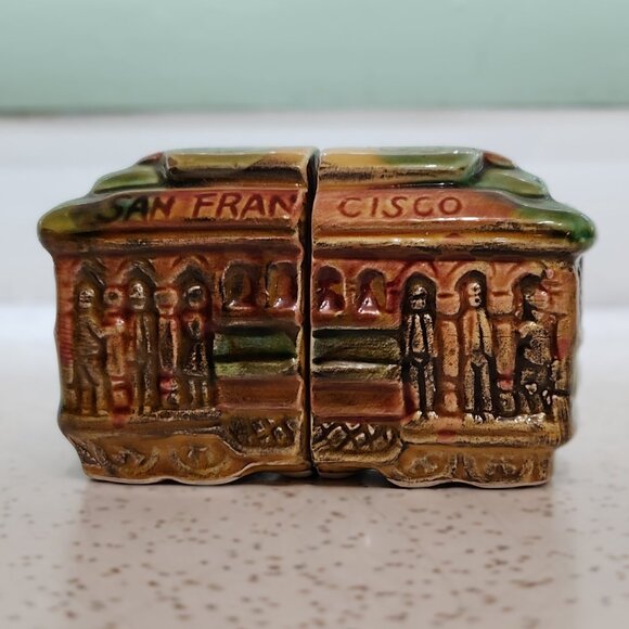 Vintage San Francisco Trolly Cars Salt & Pepper Shakers - Picture 8 of 8